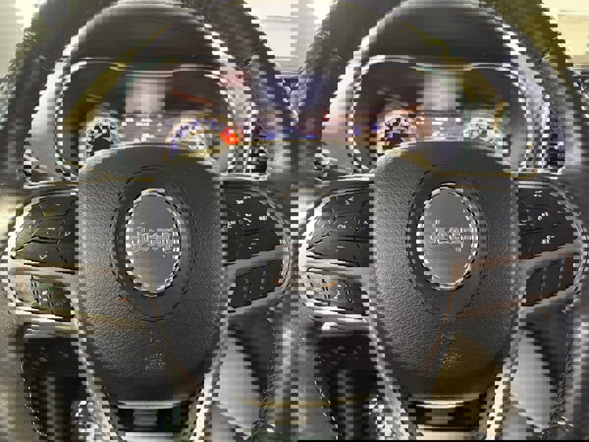 Used 2019 Jeep Cherokee Limited image 15