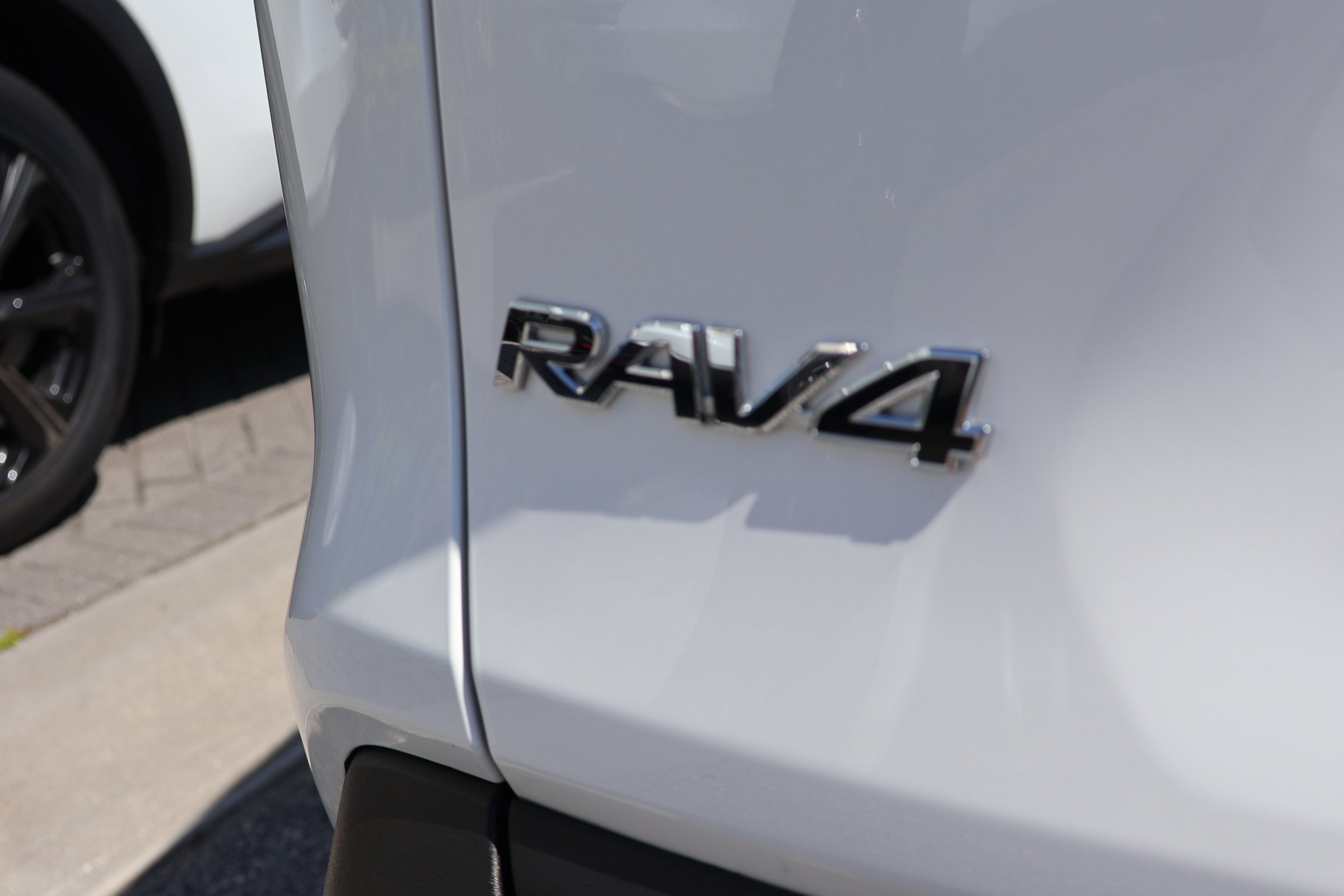 Used 2019 Toyota RAV4 LE FWD image 8