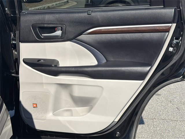 Used 2016 Toyota Highlander Limited image 16
