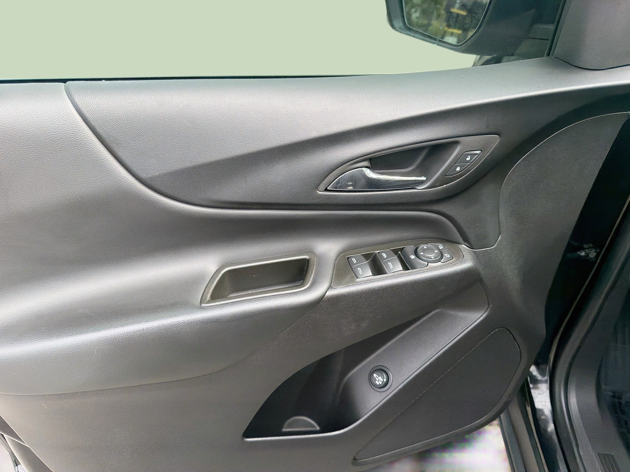 Used 2024 Chevrolet Equinox LT FWD image 16