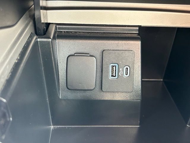 Used 2021 Ford Explorer XLT w/ Equipment Group 202A AWD/4WD image 29