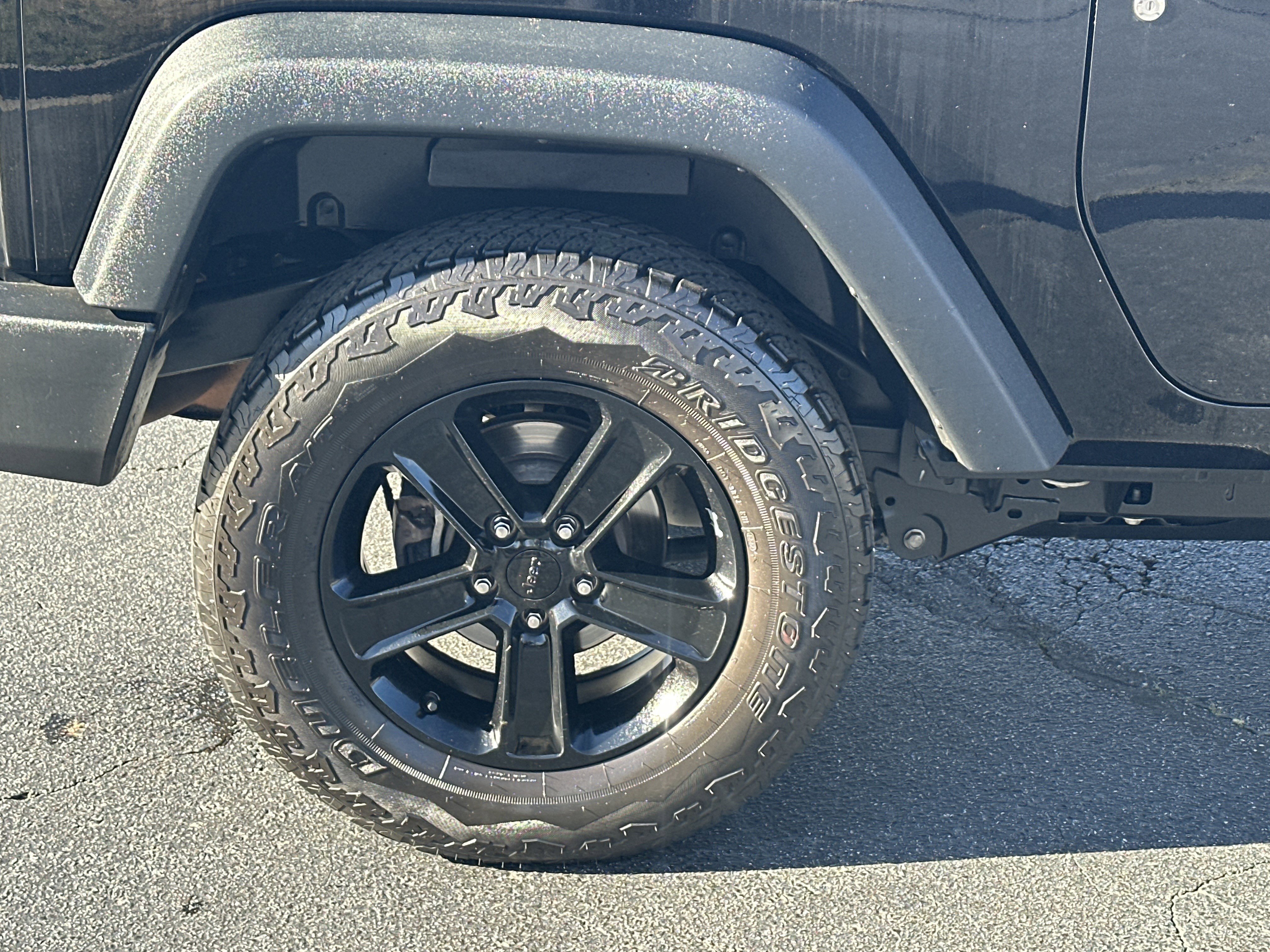 Used 2016 Jeep Wrangler Sport w/ Connectivity Group image 14