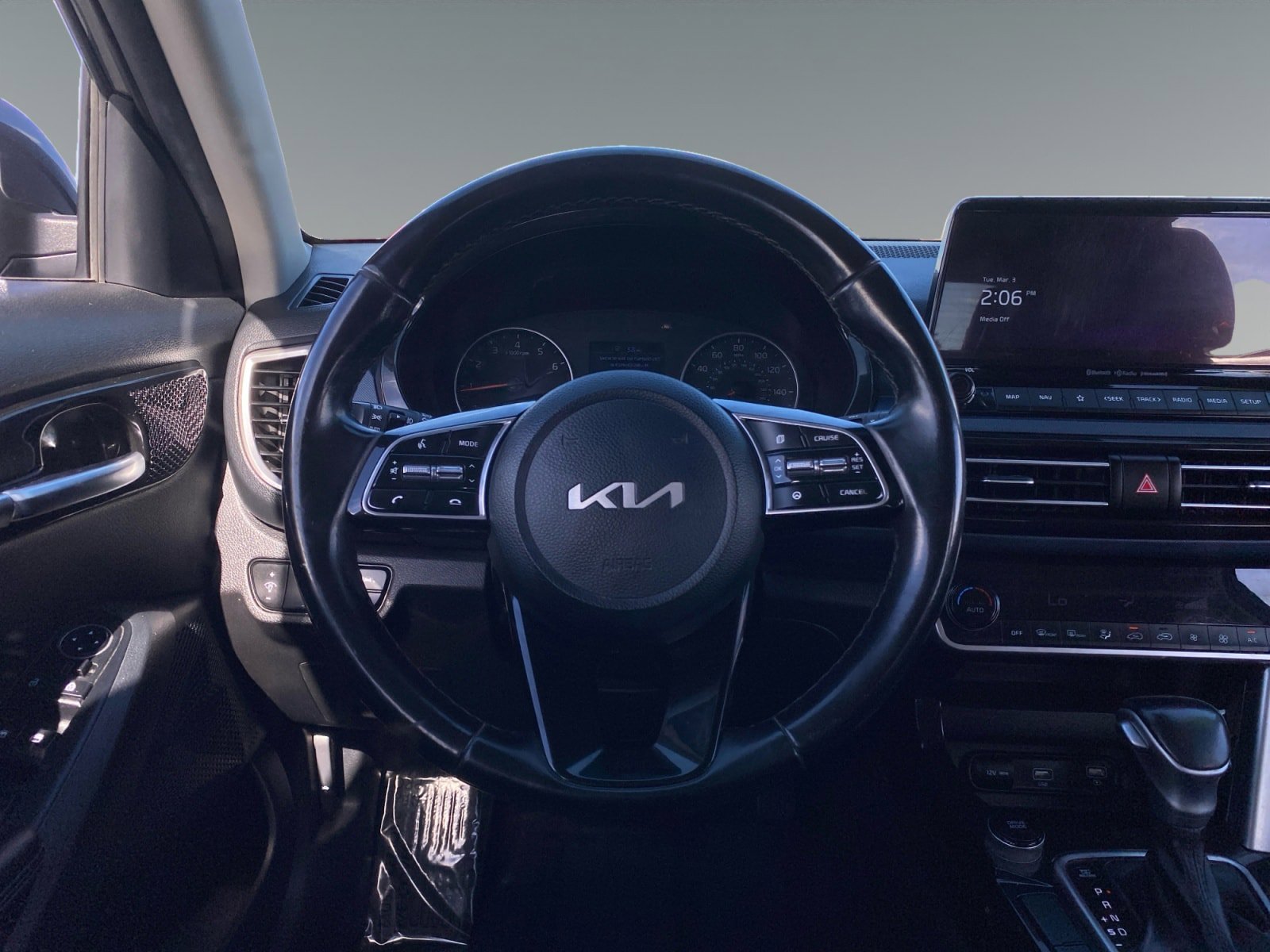 Used 2023 Kia Seltos S w/ Navigation Package FWD image 12