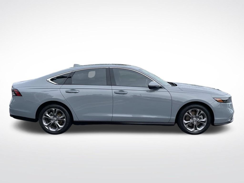 Used 2023 Honda Accord EX-L image 2