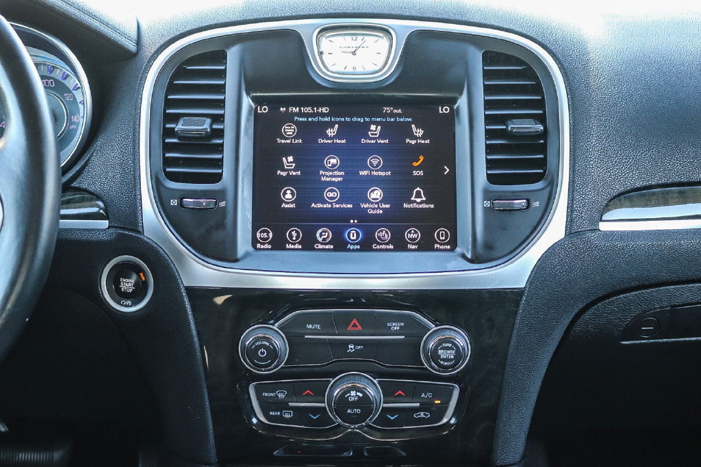 Used 2018 Chrysler 300 Limited AWD/4WD image 12
