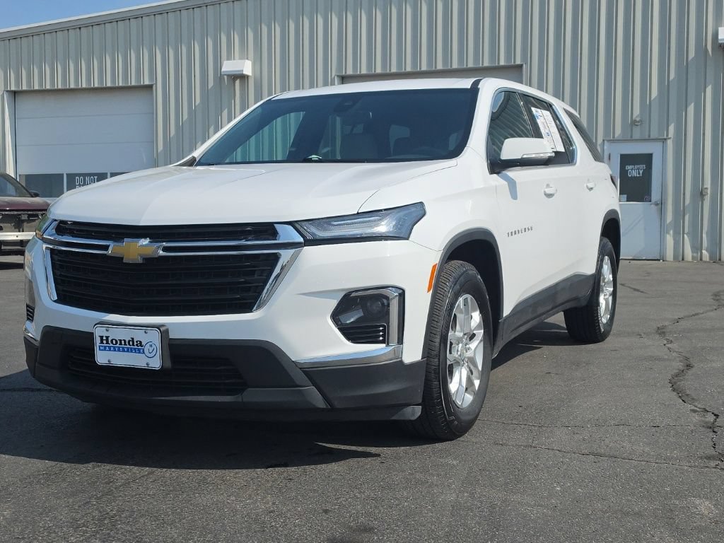 Used 2023 Chevrolet Traverse LS AWD/4WD image 3