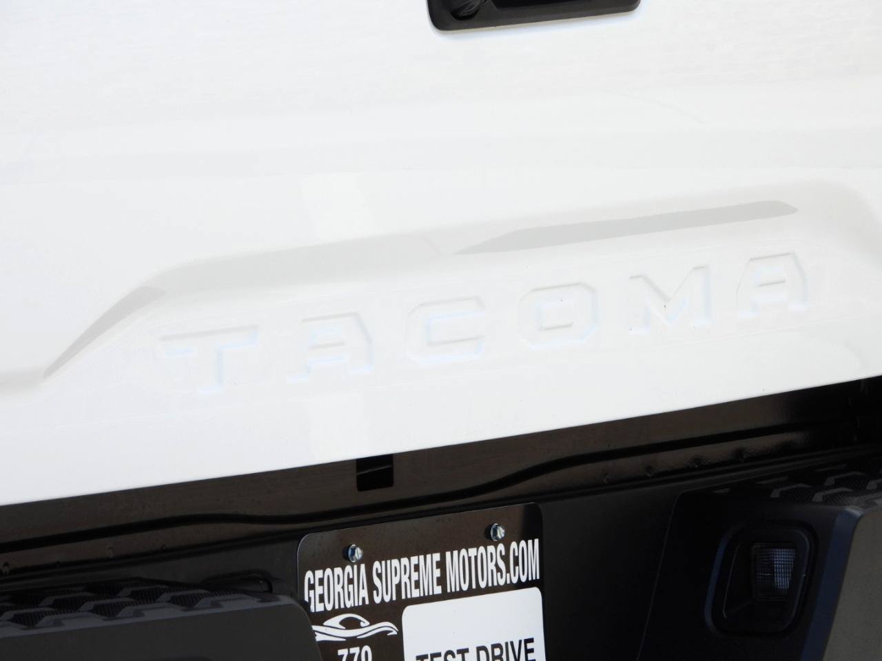 Used 2022 Toyota Tacoma SR5 w/ Technology Package RWD image 18