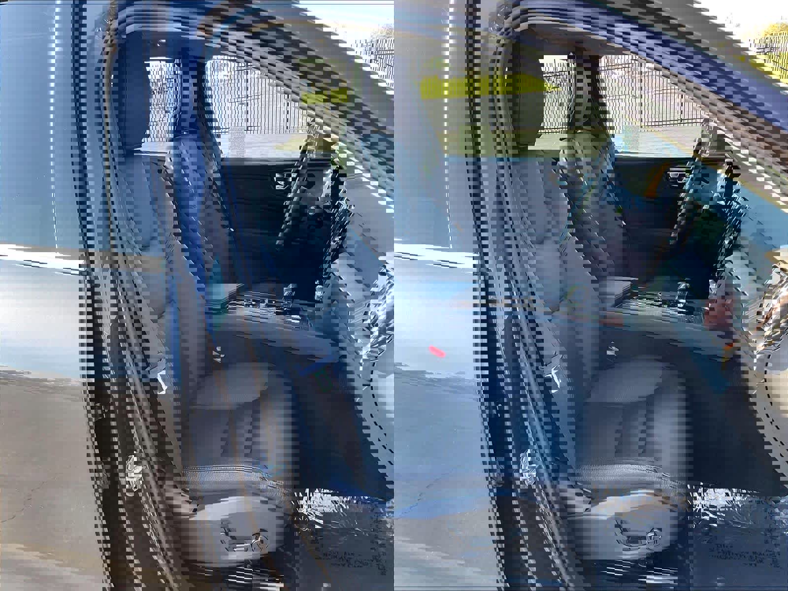 Used 2023 Volvo XC60 T8 Plus image 10