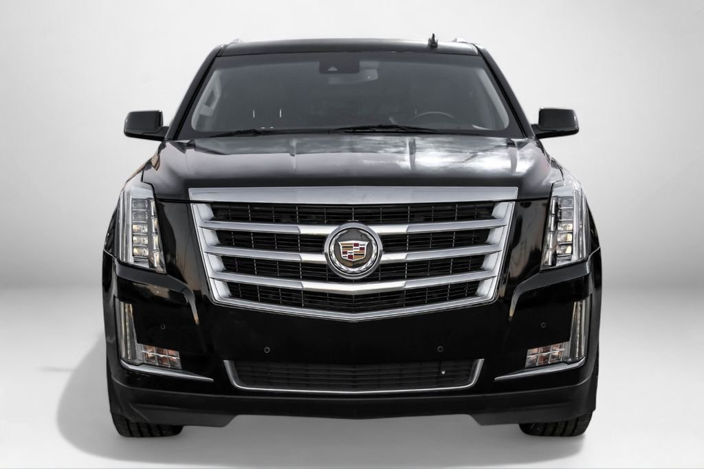 Used 2015 Cadillac Escalade Luxury image 3