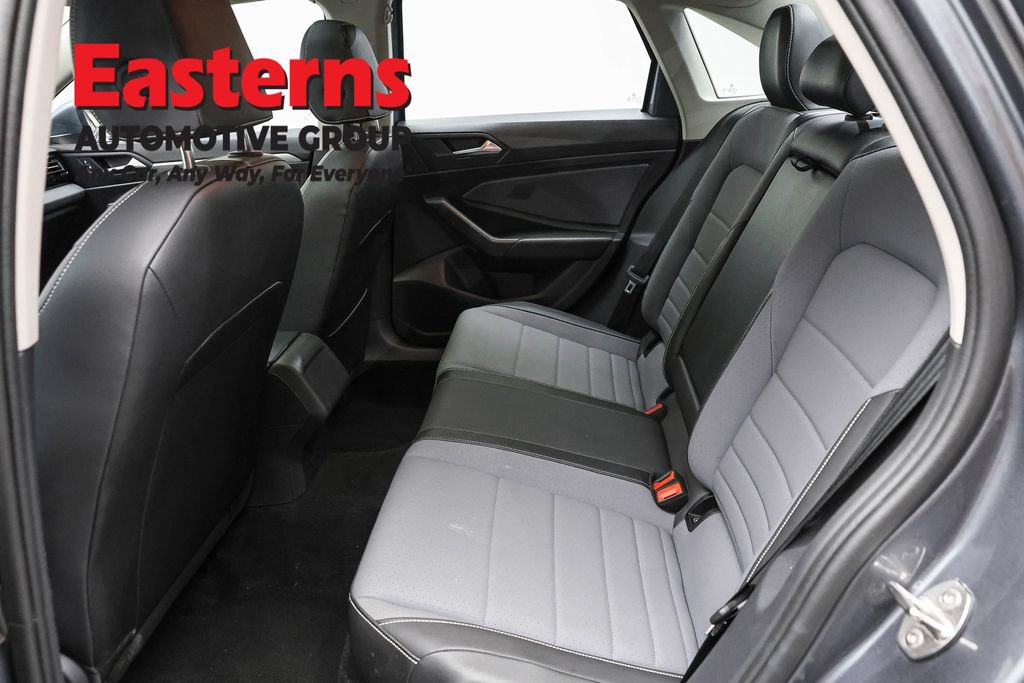 Used 2025 Volkswagen Jetta SE FWD image 20