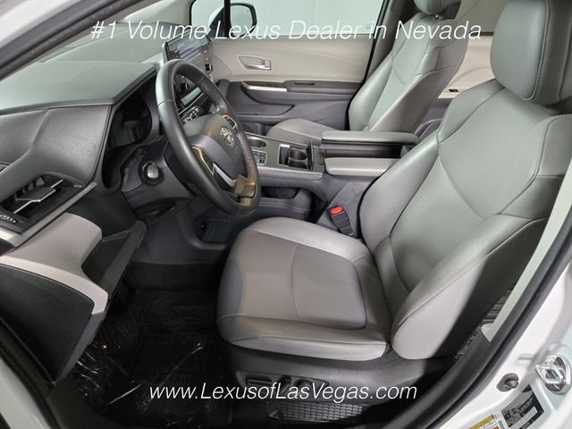 Used 2023 Toyota Sienna XLE FWD image 13
