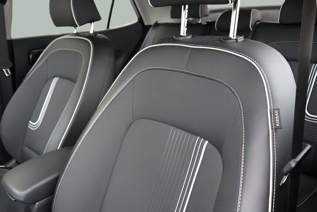 Used 2023 Hyundai Venue Limited image 13