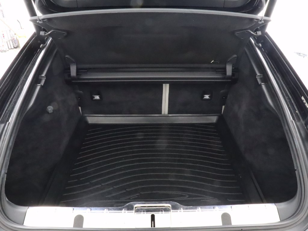 Used 2018 Porsche Panamera 4S AWD/4WD image 32