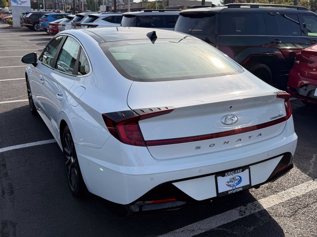 Used 2021 Hyundai Sonata Limited w/ Preferred Accessory Package FWD image 9