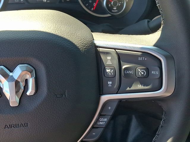 Used 2025 RAM 5500 4x4 Crew Cab image 22