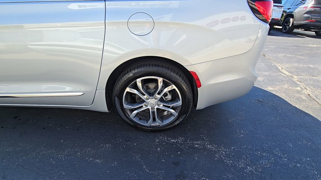 New 2026 Chrysler Pacifica Pinnacle w/ Trailer Tow Group FWD image 12