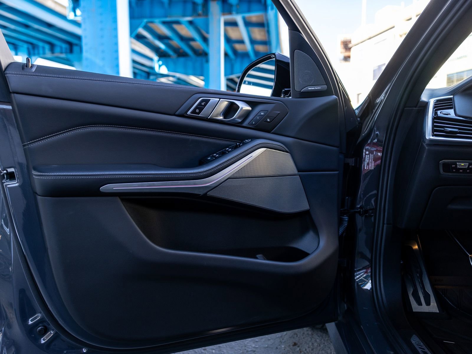 Used 2023 BMW X5 M50i w/ Climate Comfort Package image 38