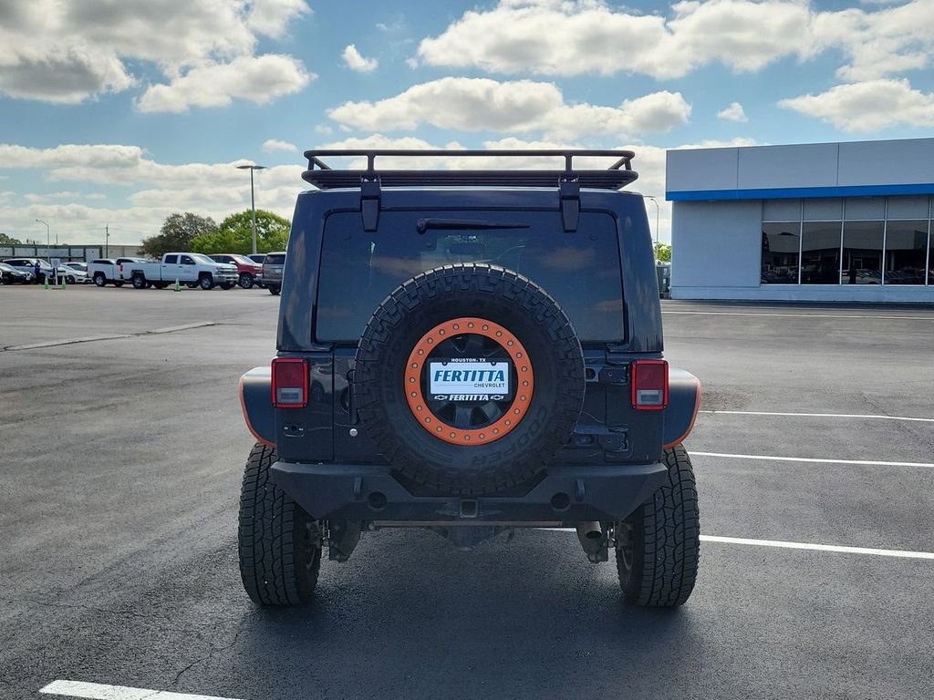 Used 2016 Jeep Wrangler Unlimited Rubicon w/ Connectivity Group image 16