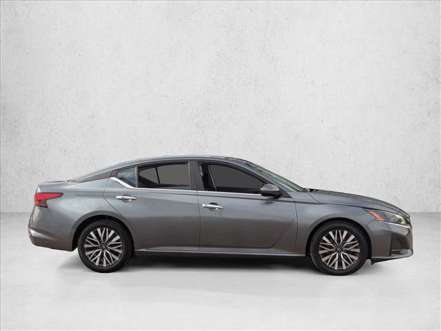 Used 2023 Nissan Altima 2.5 SV image 4