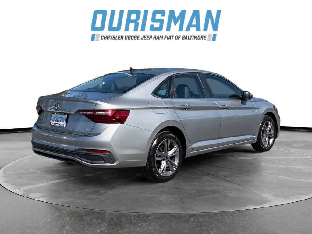 Used 2024 Volkswagen Jetta SE FWD image 6