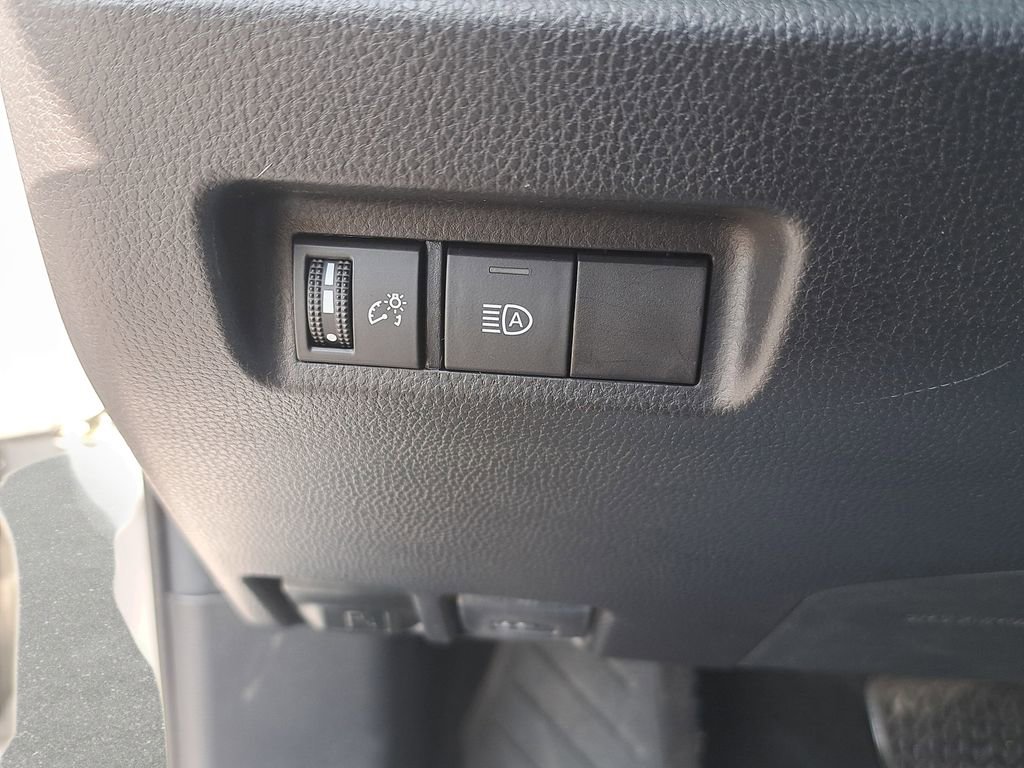 Used 2021 Toyota RAV4 XLE w/ Carpet Mat Package (TMS) AWD/4WD image 27