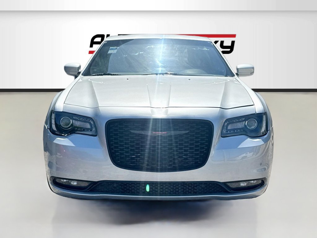 Used 2022 Chrysler 300 S w/ Comfort Group RWD image 2