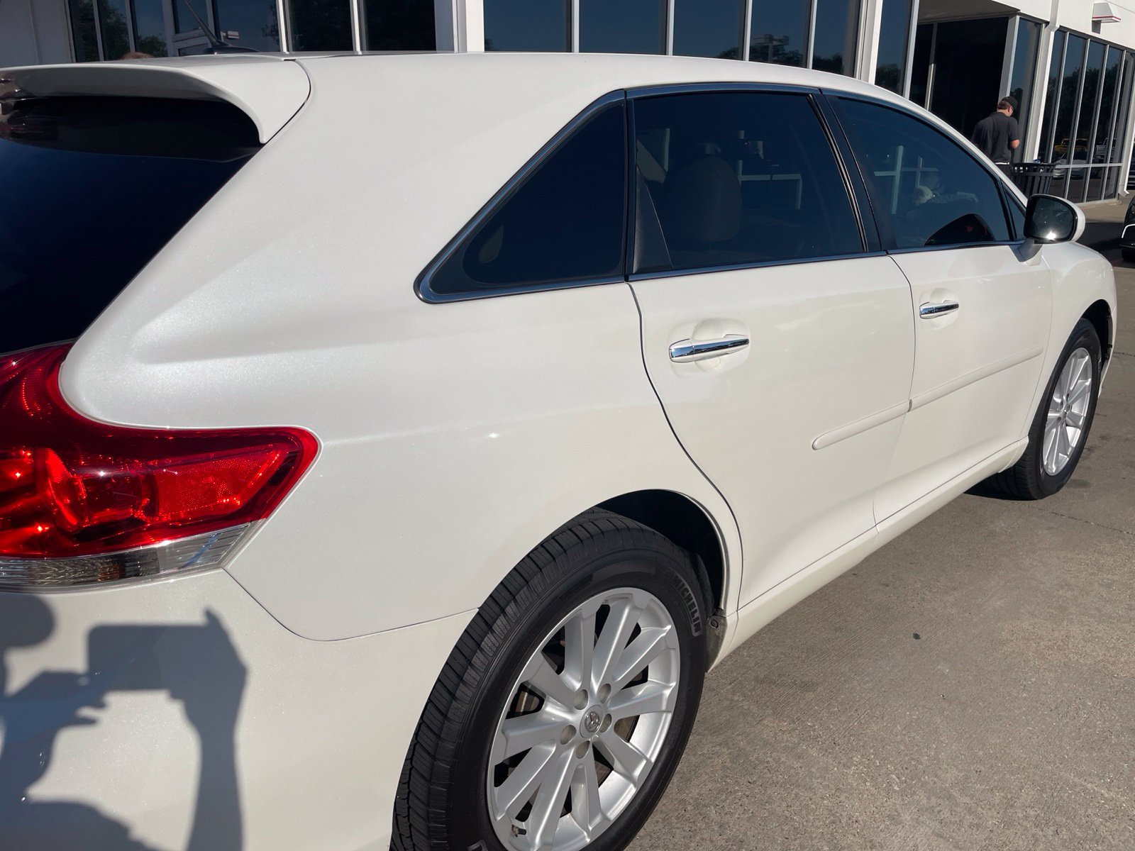 Used 2011 Toyota Venza w/ Leather Pkg FWD image 4