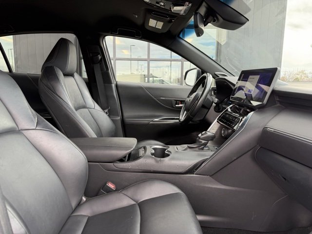 Used 2023 Toyota Venza XLE image 10