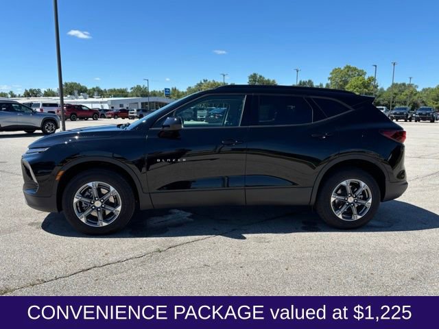 Used 2025 Chevrolet Blazer LT w/ Convenience Package image 2
