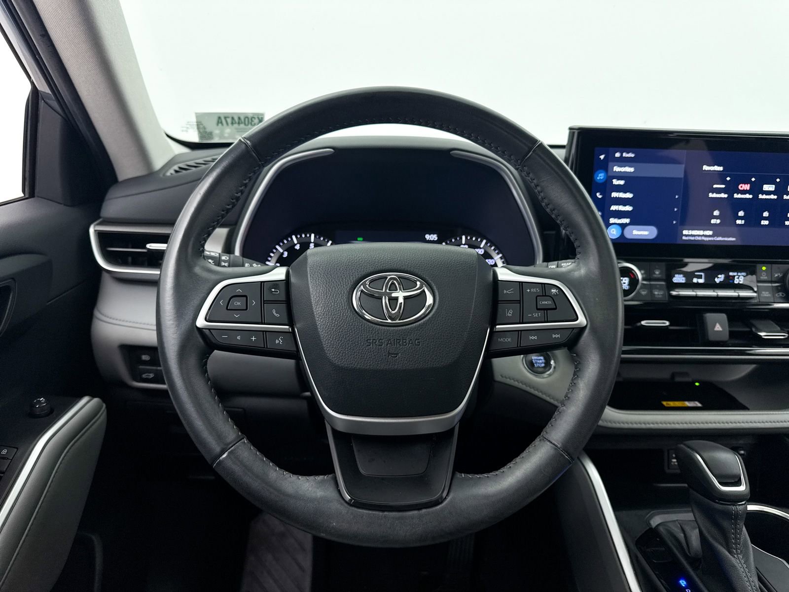 Used 2023 Toyota Highlander XLE FWD image 34