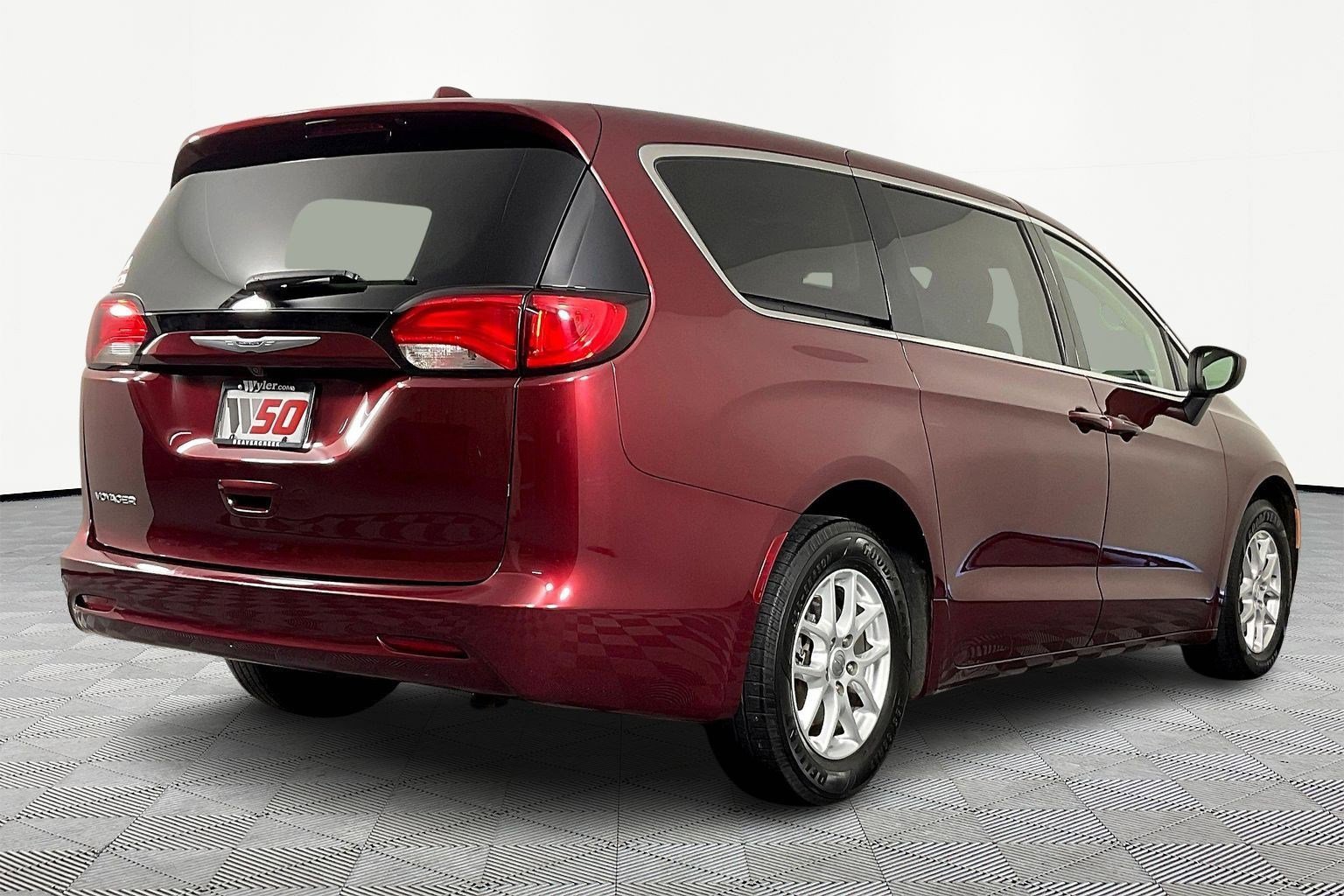 Used 2020 Chrysler Voyager LX w/ Cold Weather Group image 6