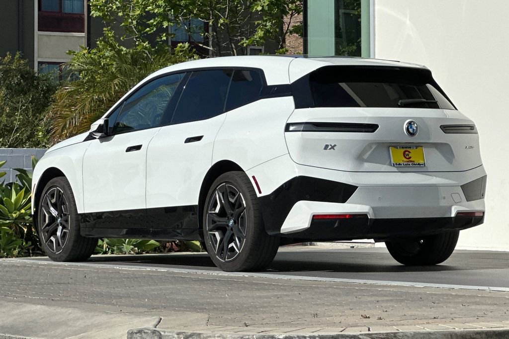 Used 2024 BMW iX xDrive50 w/ Premium Package image 5