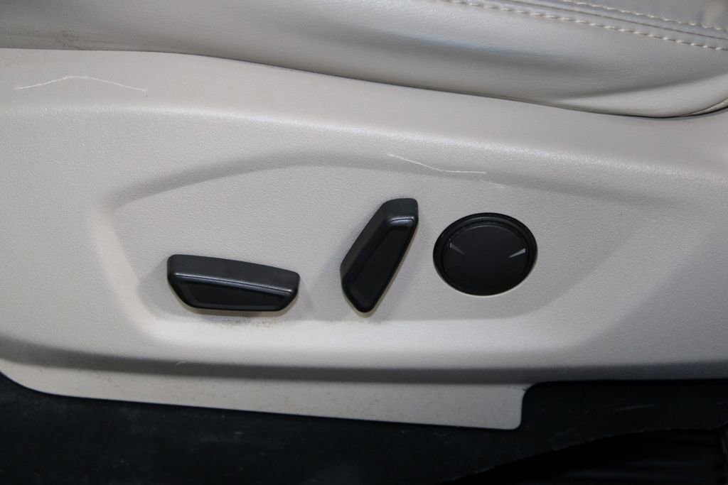 Used 2019 Ford Explorer XLT w/ Equipment Group 202A image 22