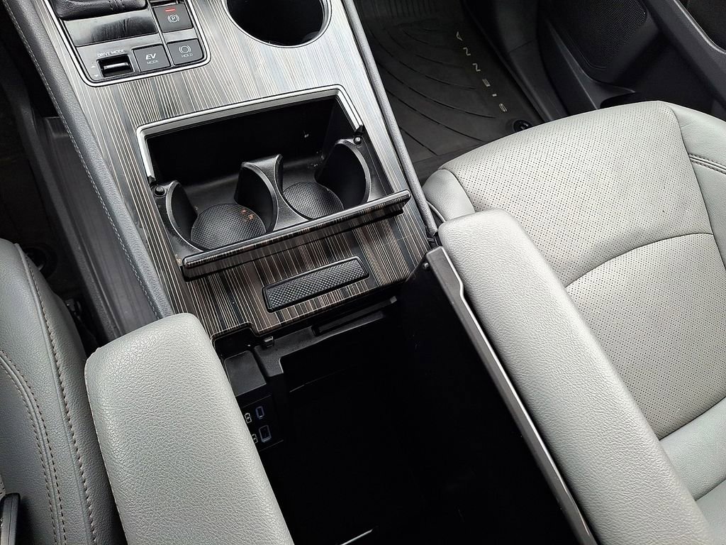 Used 2021 Toyota Sienna Limited image 27