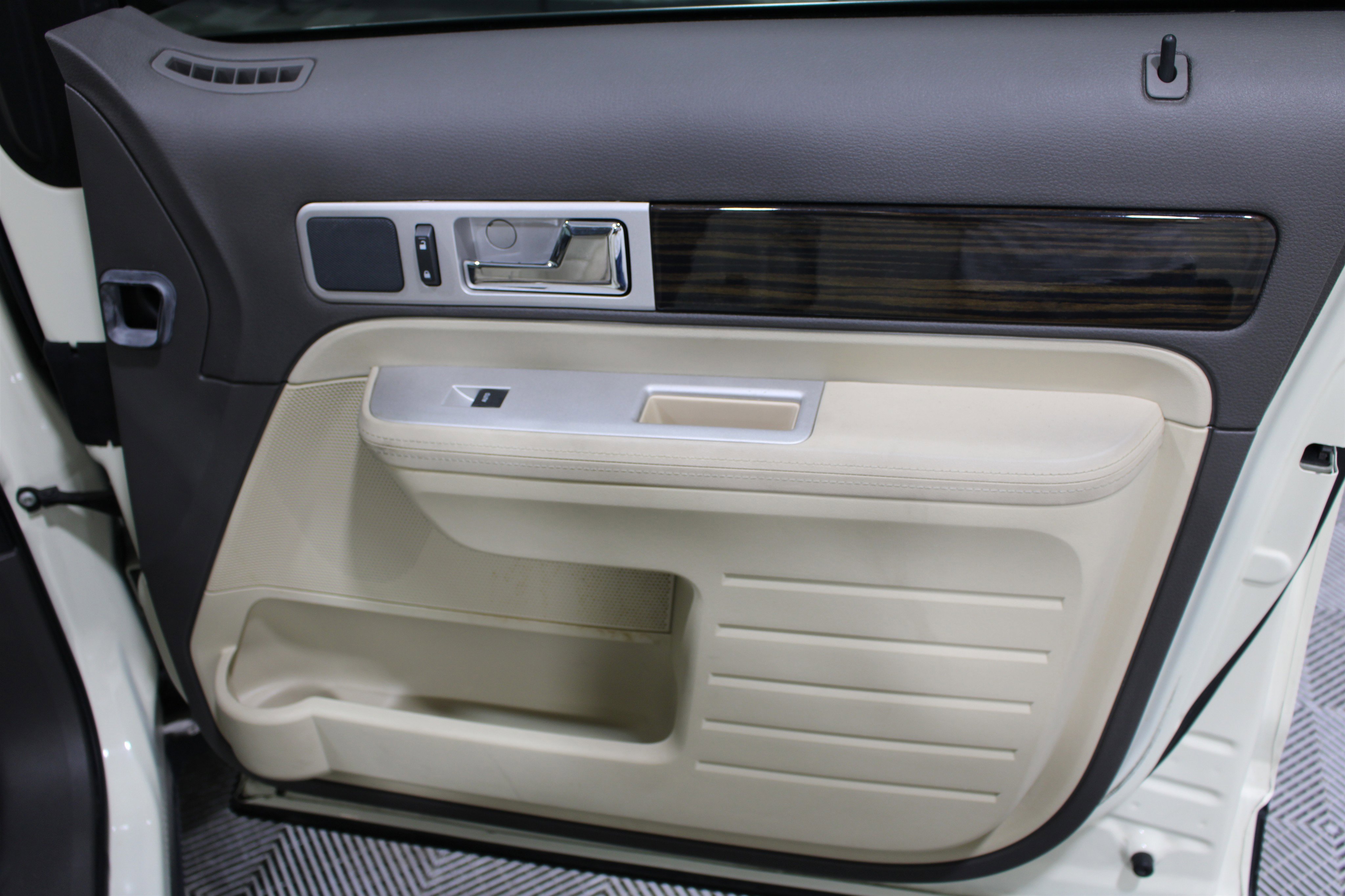 Used 2008 Lincoln MKX AWD image 29