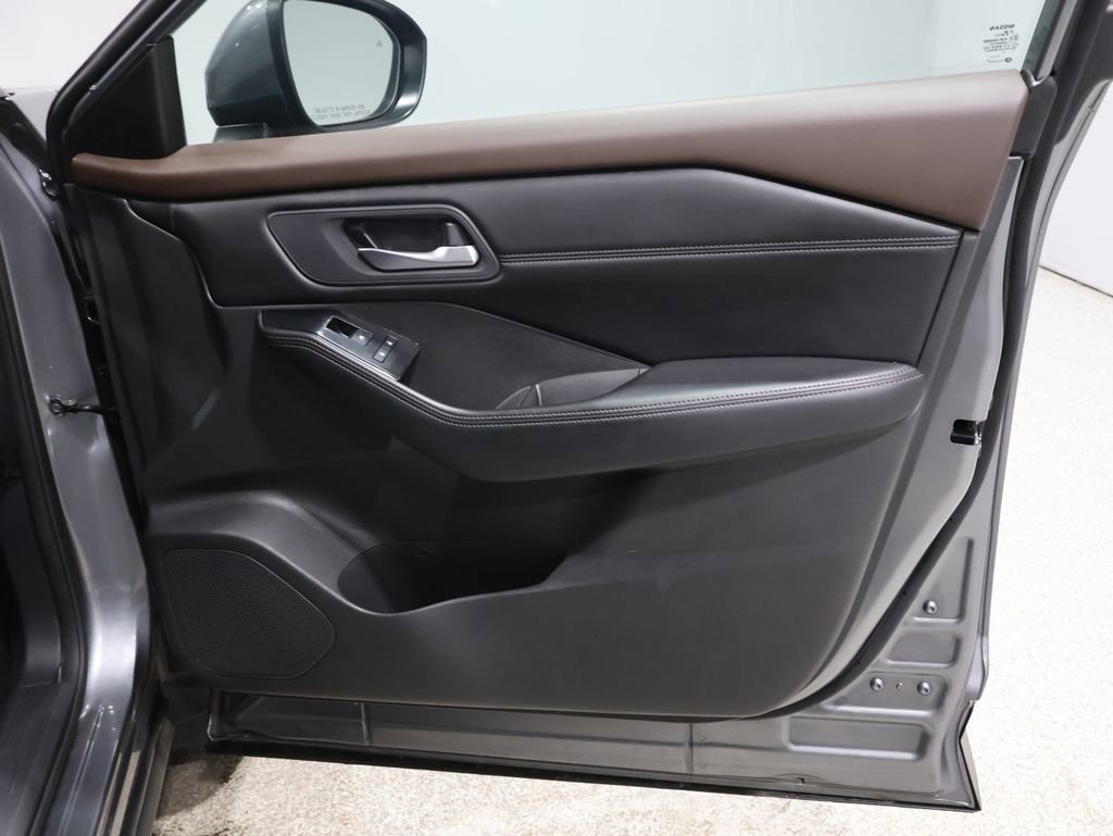 Used 2023 Nissan Rogue SV w/ SV Premium B Package image 24