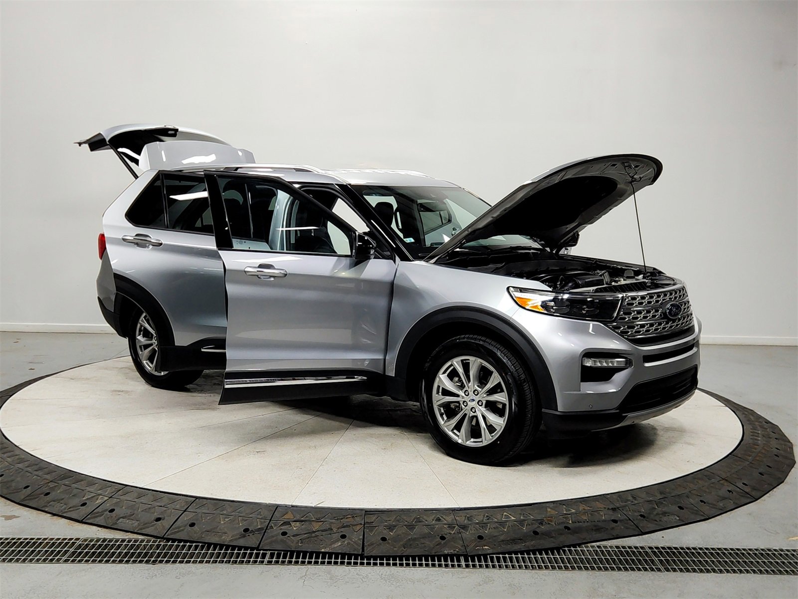Used 2023 Ford Explorer Limited image 9