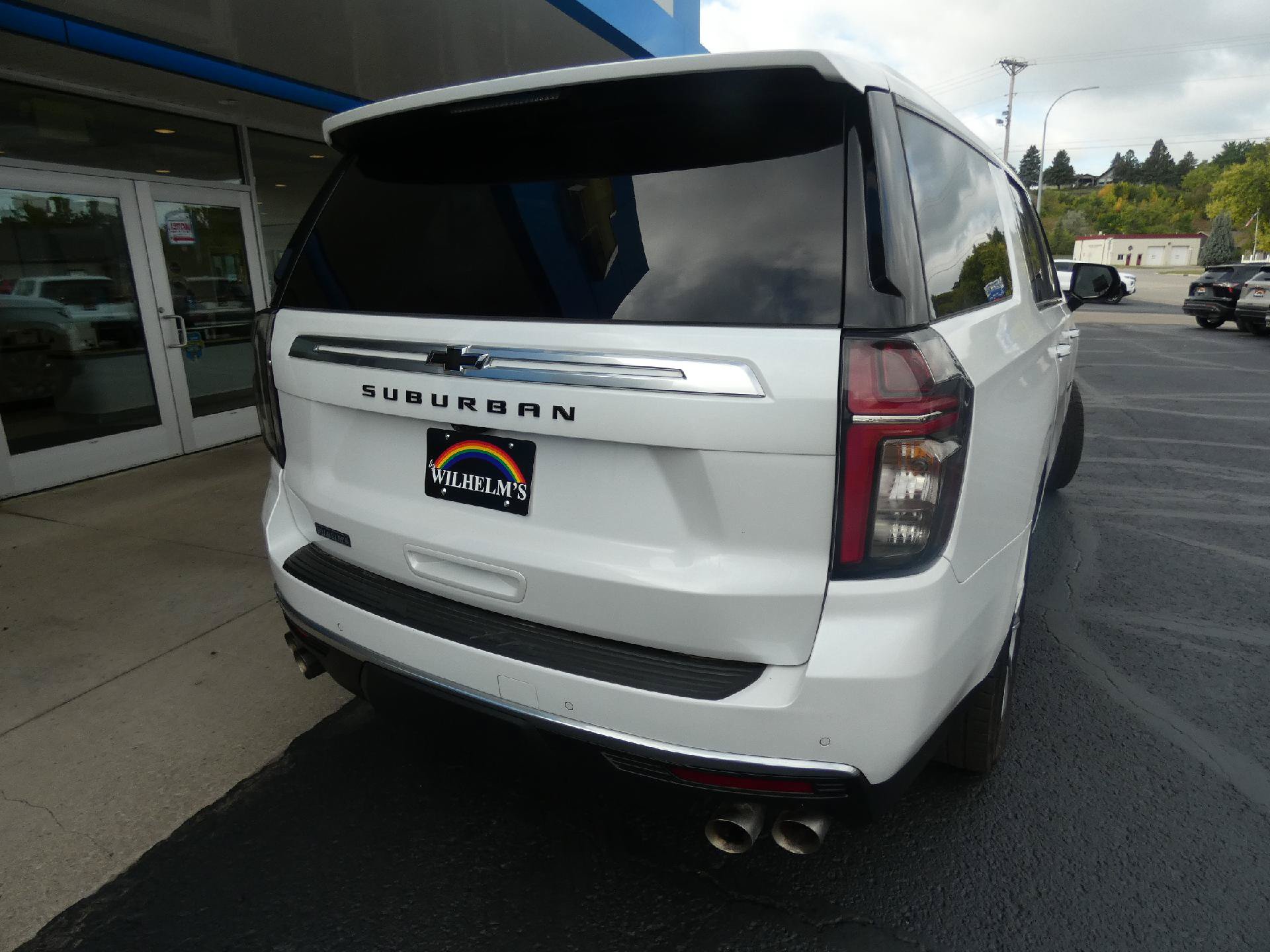 Certified 2021 Chevrolet Suburban High Country w/ Premium Package AWD/4WD image 3