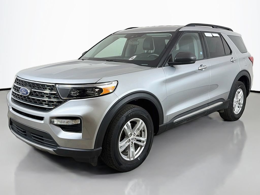 Used 2023 Ford Explorer XLT w/ Equipment Group 202A AWD/4WD image 8