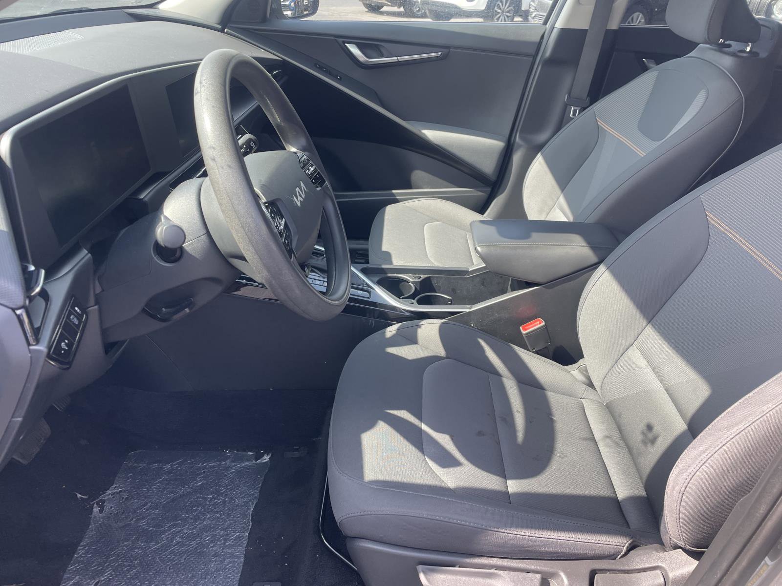 Used 2023 Kia Niro LX FWD image 5