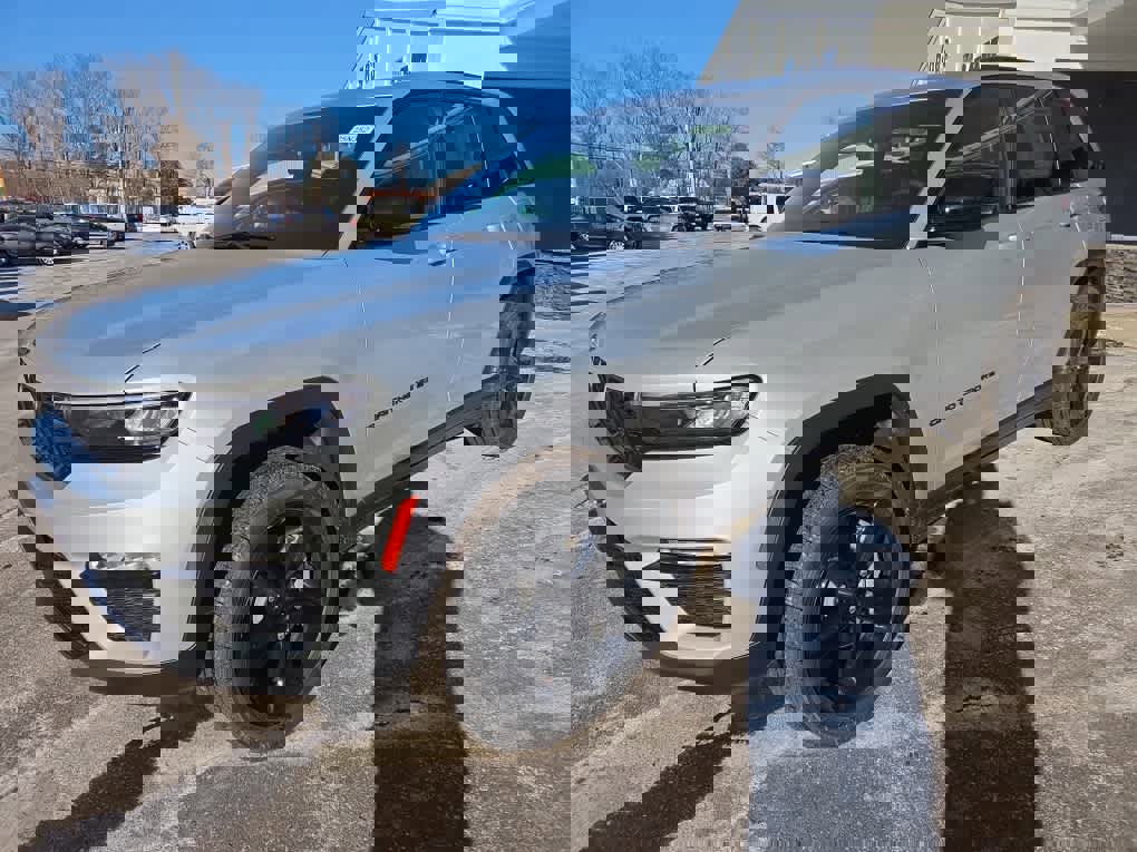 New 2025 Jeep Grand Cherokee Limited w/ Black Appearance Package image 6