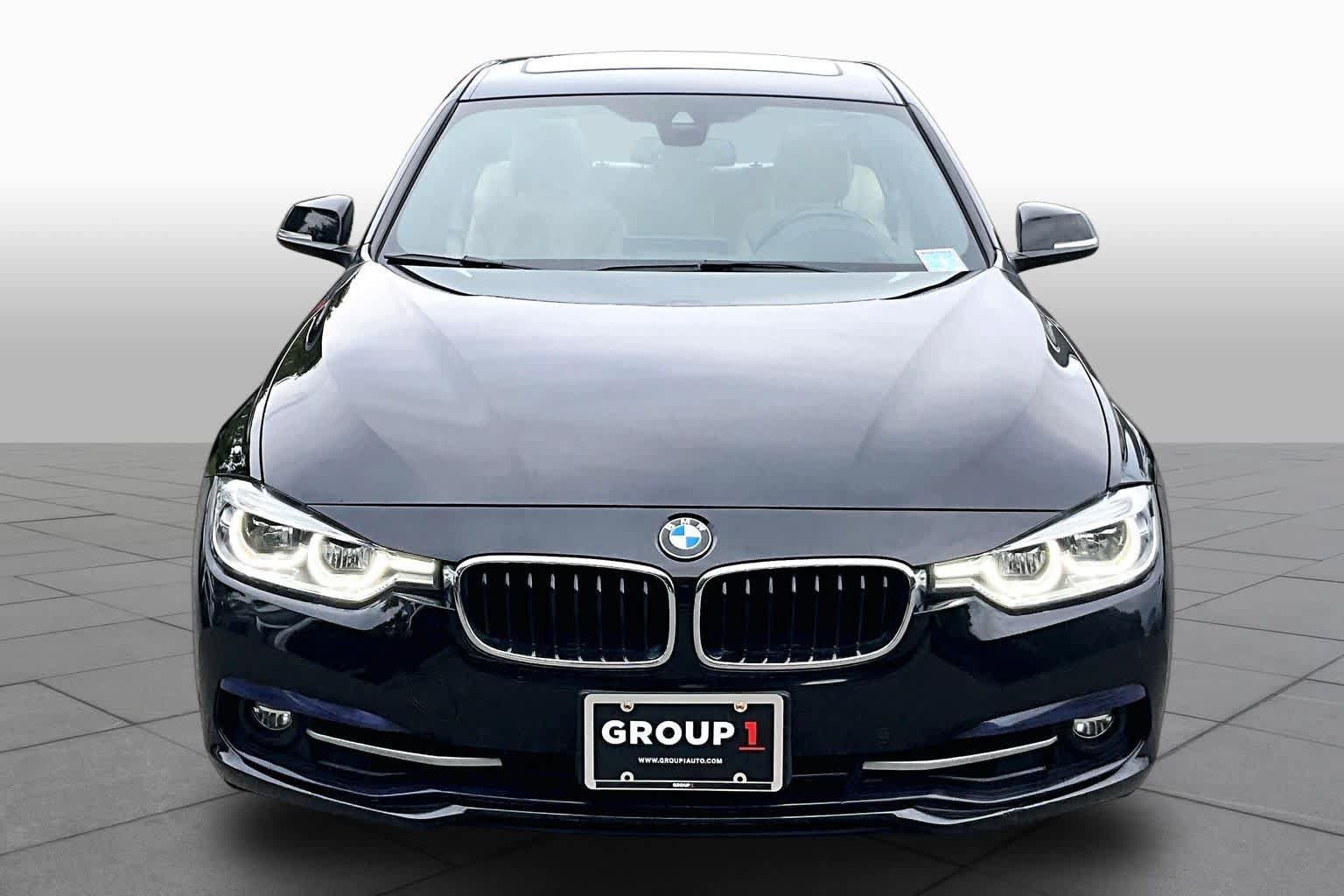 Used 2018 BMW 330i xDrive Sedan AWD/4WD image 4