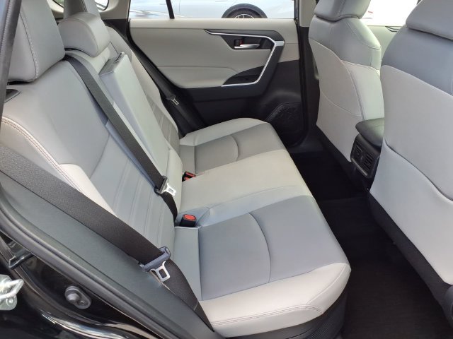 Used 2022 Toyota RAV4 XLE Premium AWD/4WD image 20