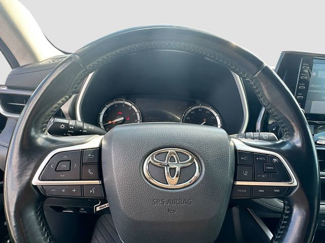 Used 2022 Toyota Highlander XLE image 11