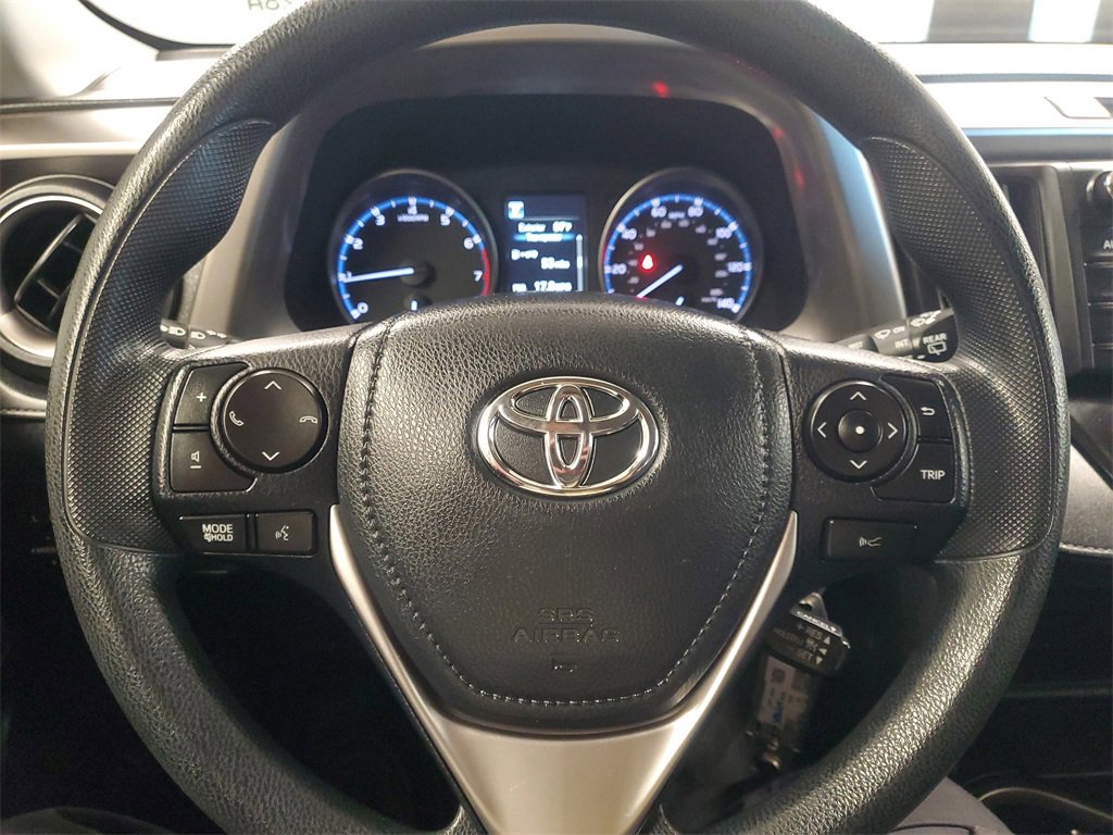 Used 2018 Toyota RAV4 LE image 19