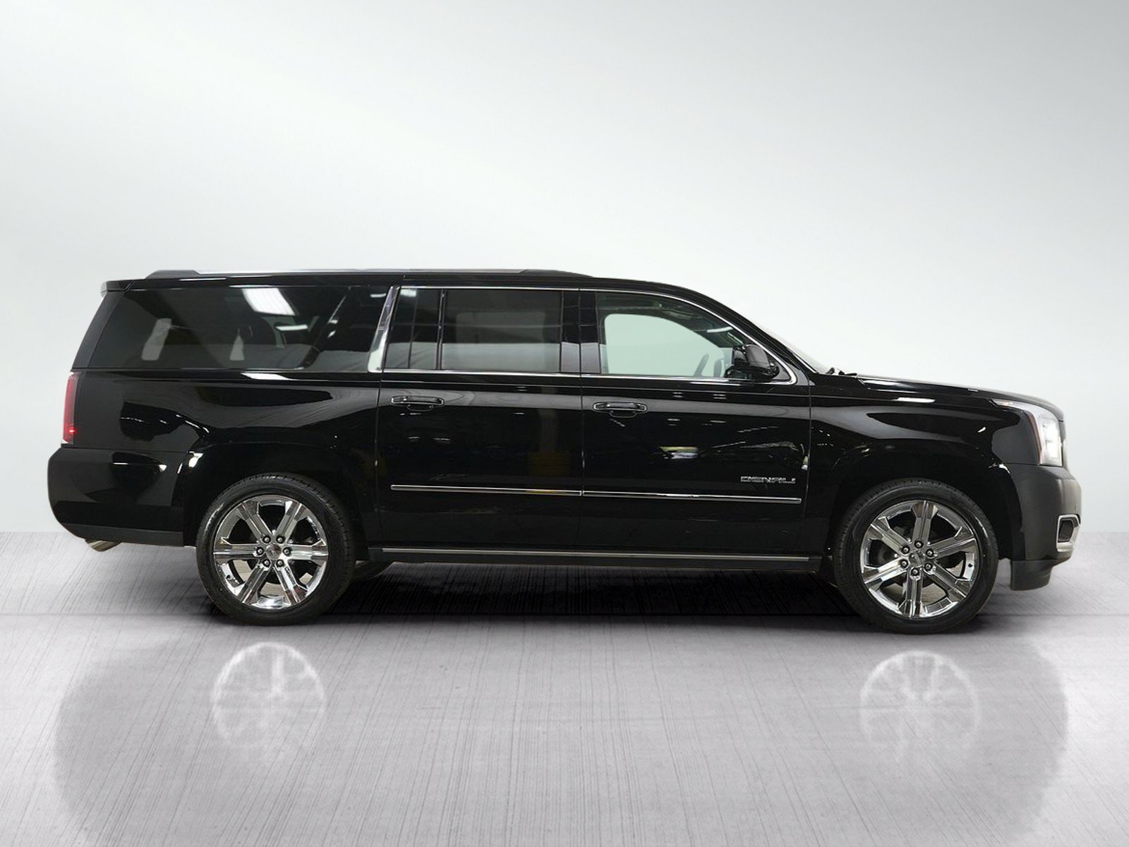 Used 2019 GMC Yukon XL Denali w/ Denali Ultimate Package AWD/4WD image 7