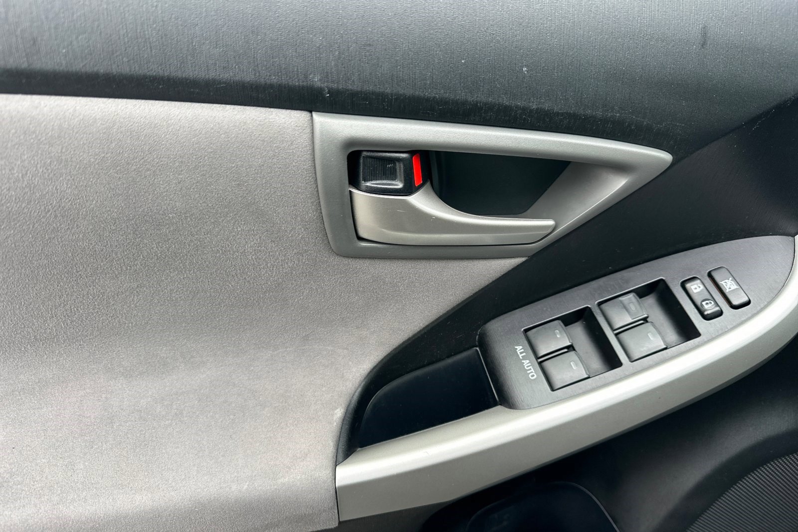 Used 2015 Toyota Prius Two image 12