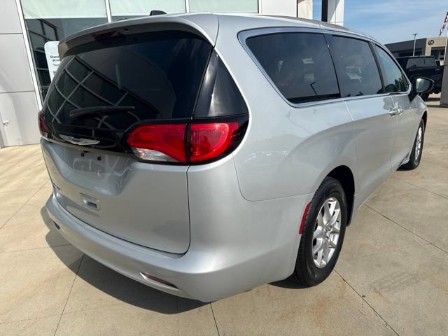 Used 2024 Chrysler Voyager LX FWD image 7