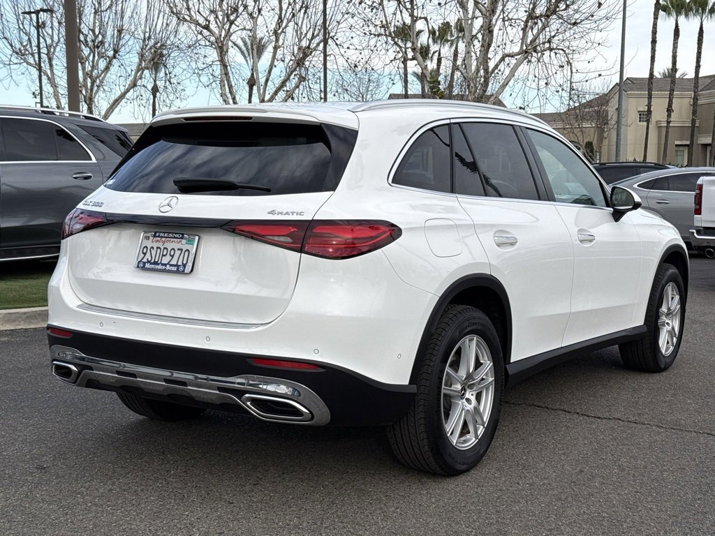 Used 2025 Mercedes-Benz GLC 300 4MATIC image 9