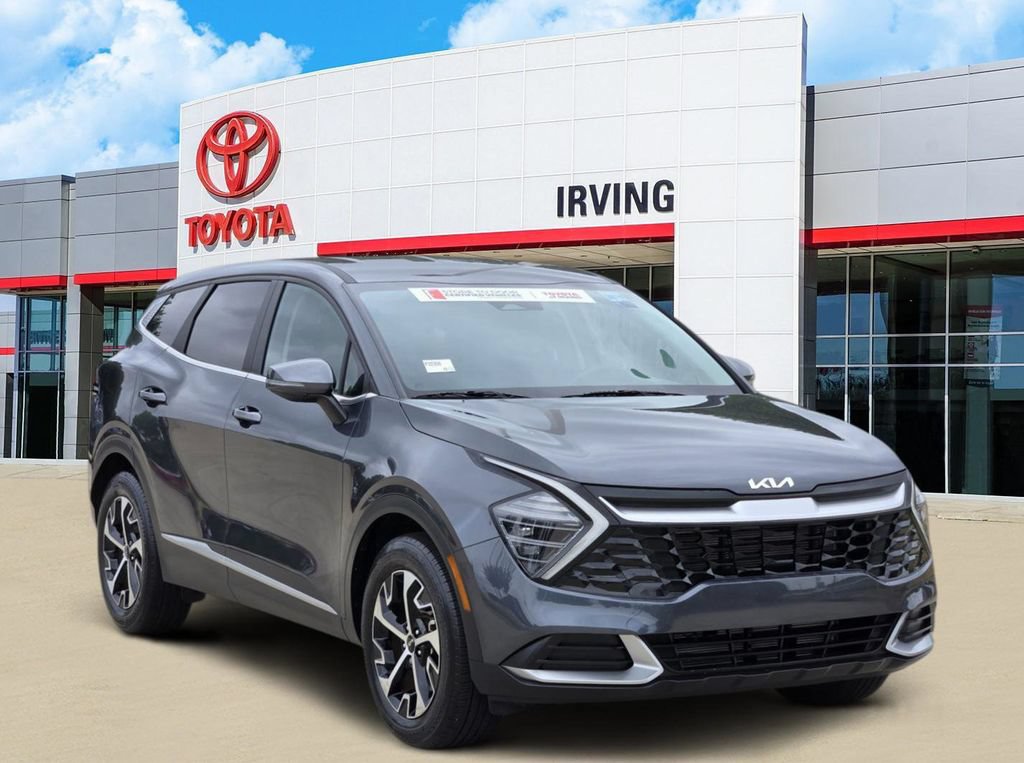 Used 2024 Kia Sportage EX FWD image 2